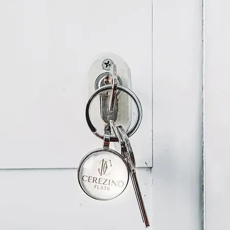 Cerezinoflats- Blue Bay 公寓 *